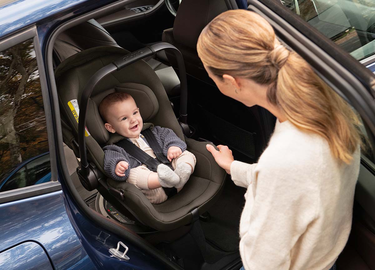 Nuna® Arra™ Flex – iz košare u autosjedalicu